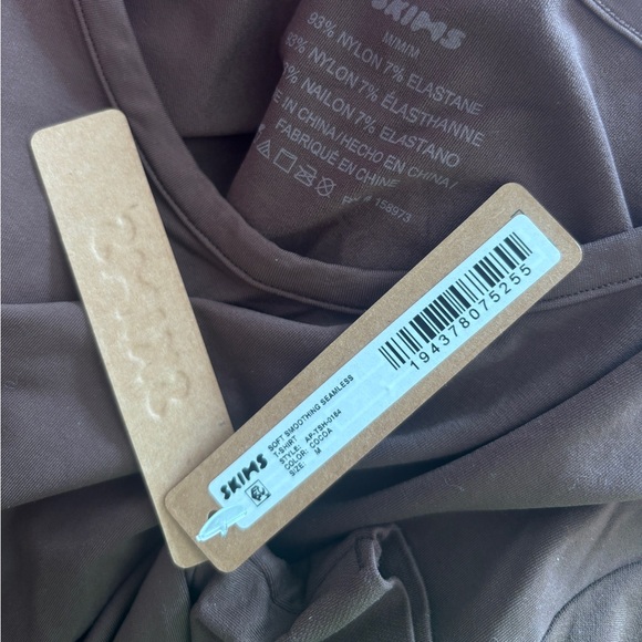 NWT • SKIMS • SOFT SMOOTHING T-SHIRT • COCOA • MEDIUM • STRETCHY • BROWN - Picture 3 of 3